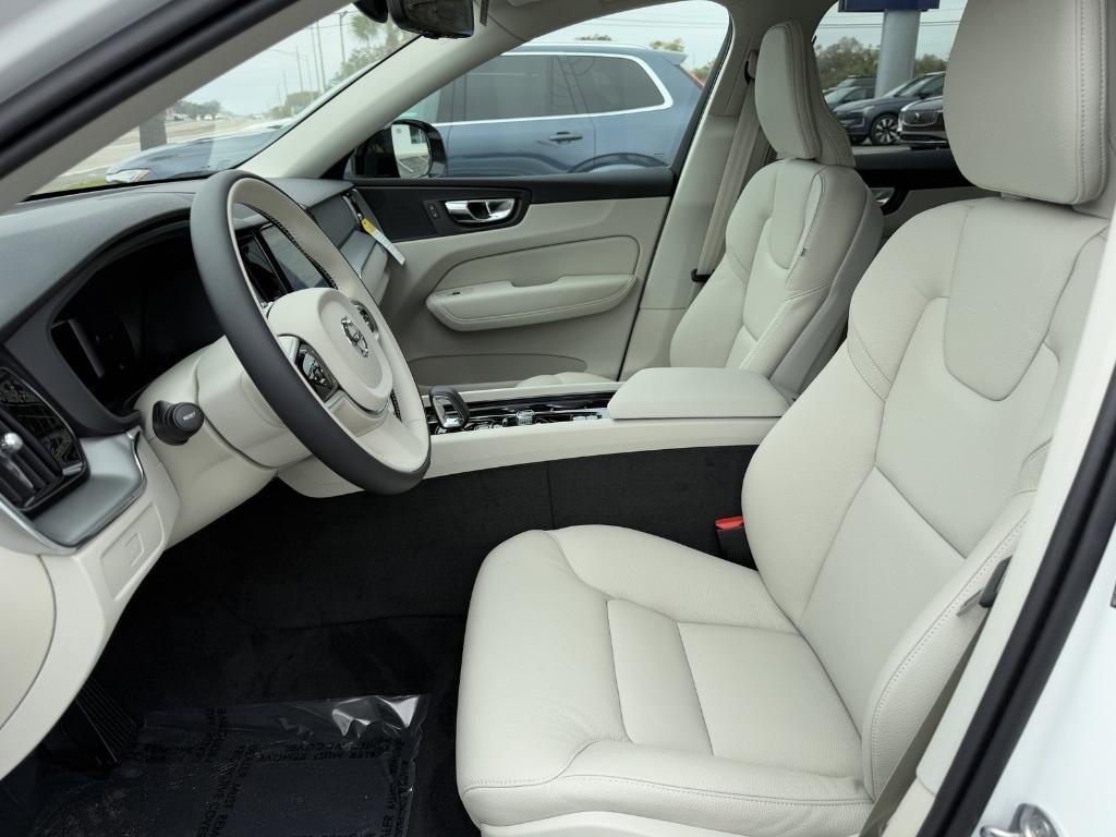 new 2025 Volvo XC60 car