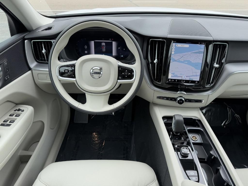 new 2025 Volvo XC60 car