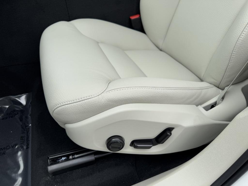 new 2025 Volvo XC60 car