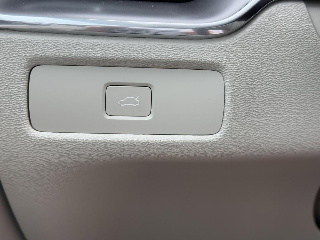 new 2025 Volvo XC60 car