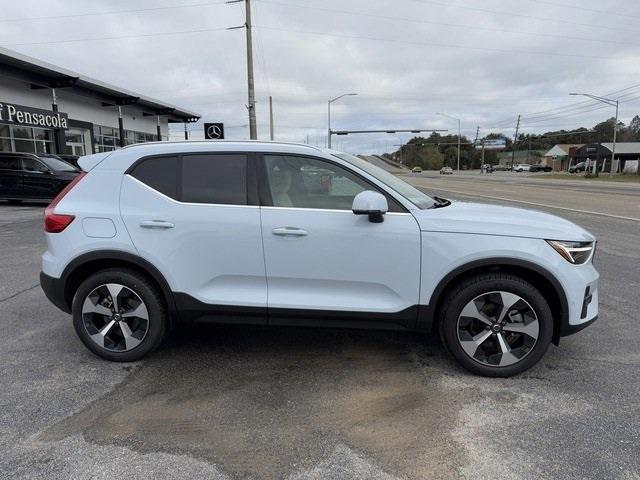 new 2025 Volvo XC40 car