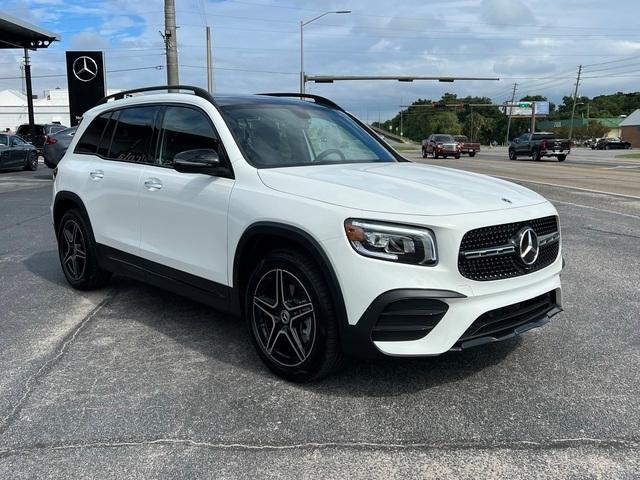 new 2023 Mercedes-Benz GLB 250 car