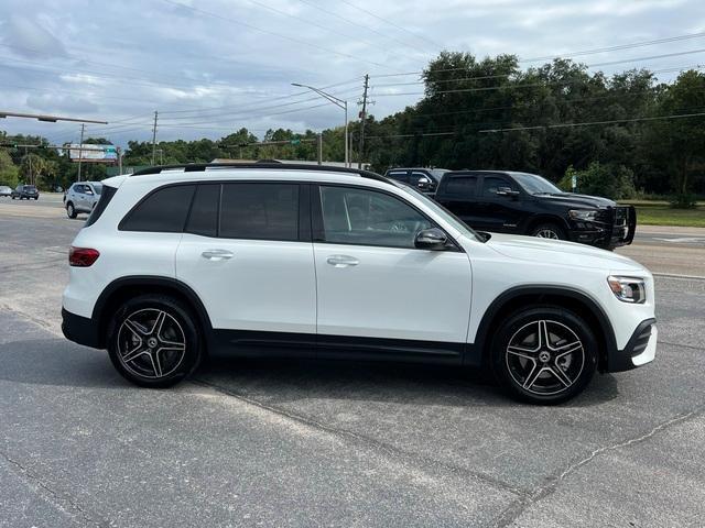 new 2023 Mercedes-Benz GLB 250 car