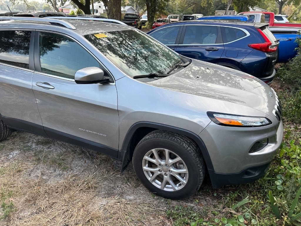 used 2015 Jeep Cherokee car, priced at $12,885