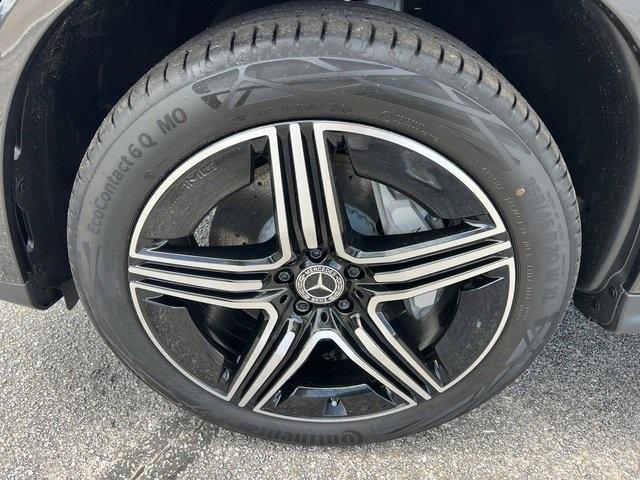 new 2024 Mercedes-Benz GLC 300 car