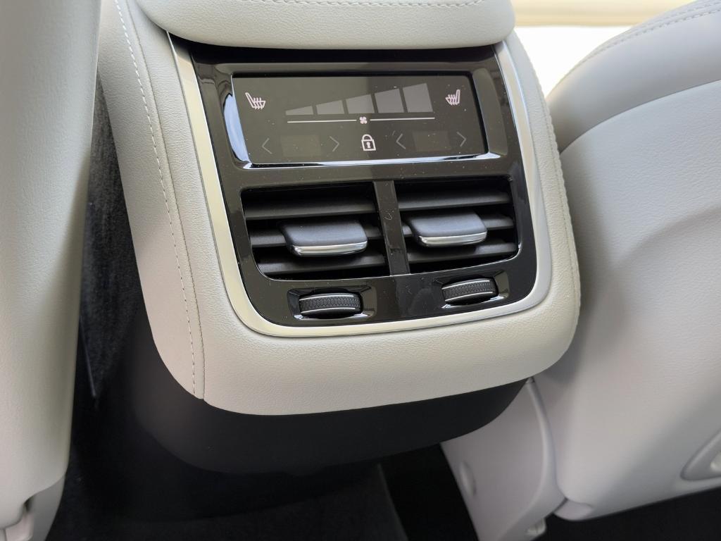 new 2025 Volvo XC90 car