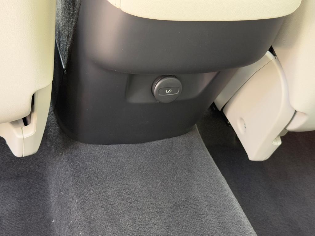 new 2025 Volvo XC90 car