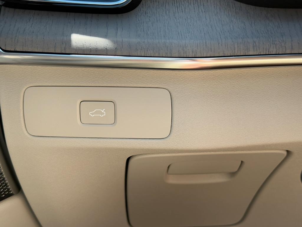 new 2025 Volvo XC90 car