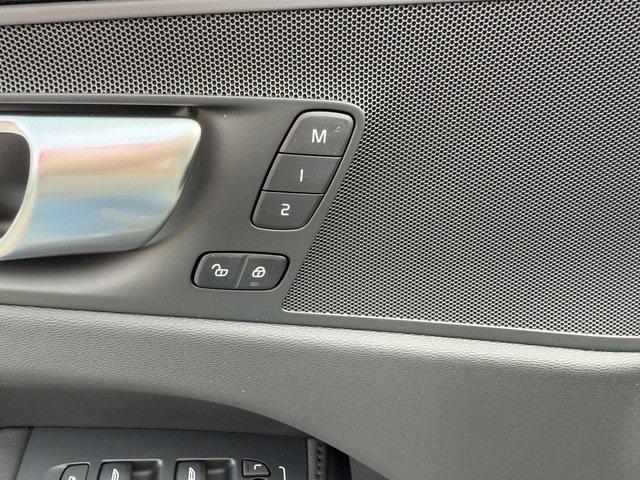 new 2025 Volvo XC60 Plug-In Hybrid car