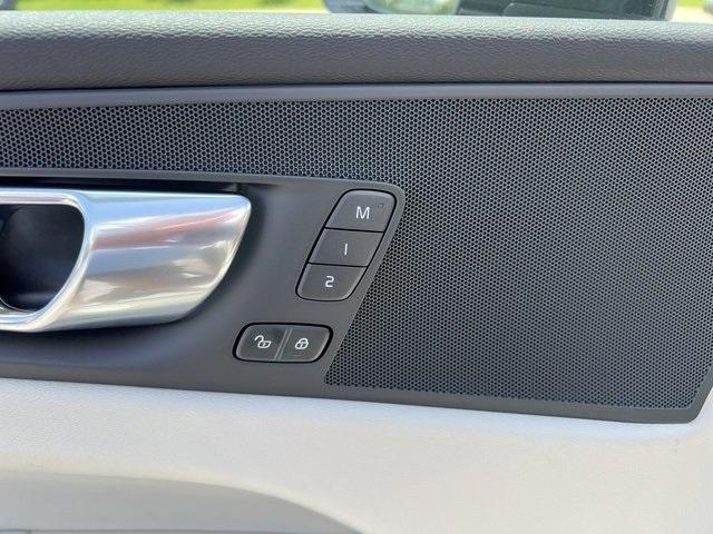 new 2025 Volvo XC60 Plug-In Hybrid car