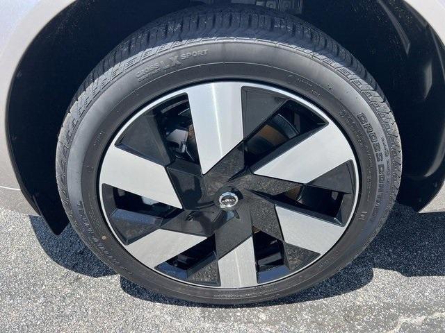new 2025 Volvo XC60 Plug-In Hybrid car