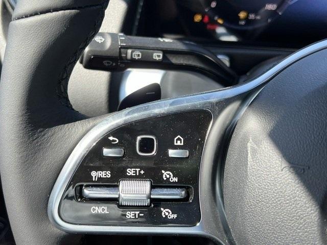 new 2023 Mercedes-Benz GLB 250 car