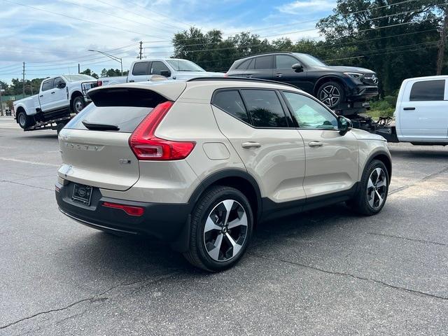 new 2025 Volvo XC40 car