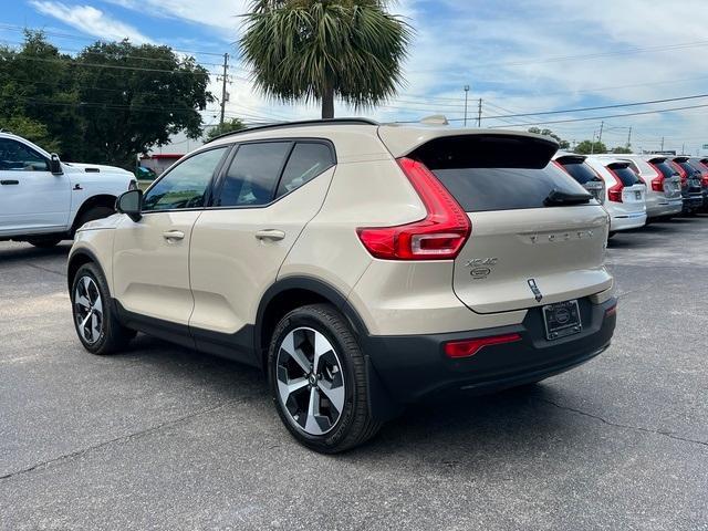 new 2025 Volvo XC40 car