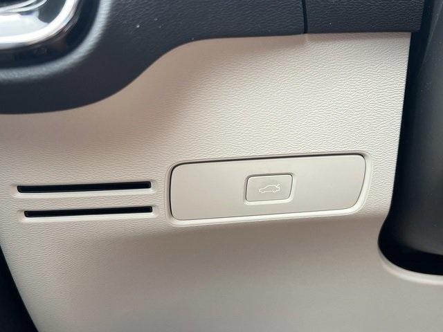 new 2025 Volvo XC40 car