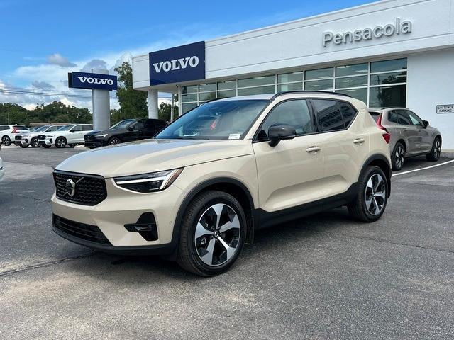 new 2025 Volvo XC40 car