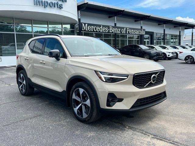 new 2025 Volvo XC40 car