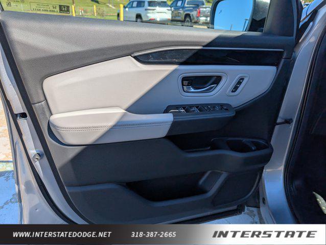 used 2025 Honda Pilot car, priced at $36,990