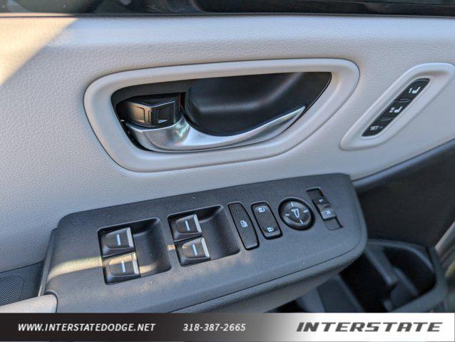 used 2025 Honda Pilot car, priced at $36,990