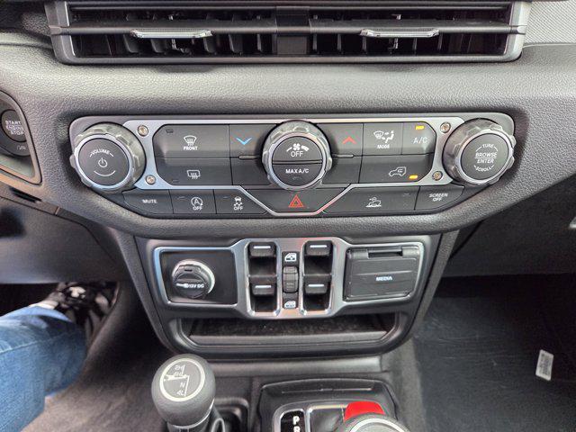 new 2025 Jeep Gladiator car, priced at $46,610