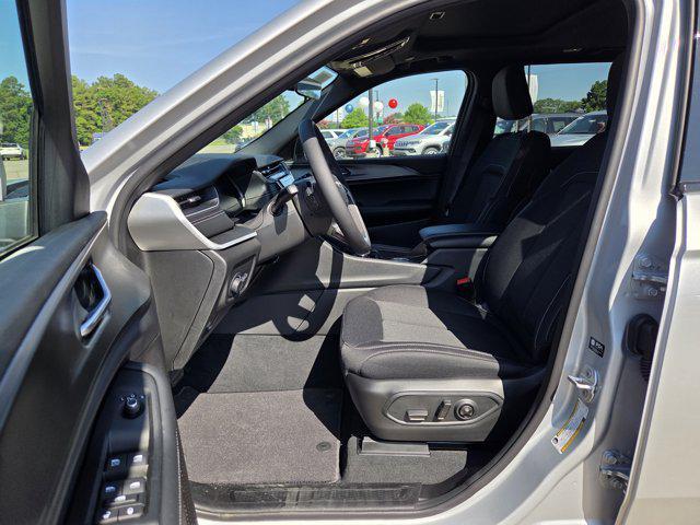 new 2025 Jeep Grand Cherokee car, priced at $44,800