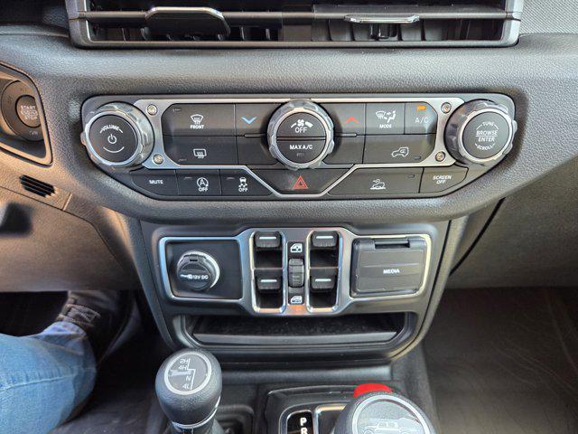 new 2025 Jeep Gladiator car, priced at $52,405