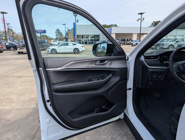 new 2025 Jeep Grand Cherokee car, priced at $51,425