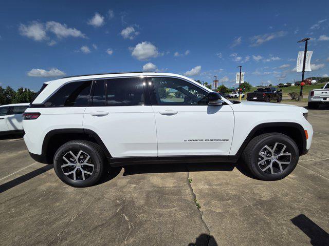 new 2025 Jeep Grand Cherokee car, priced at $45,900