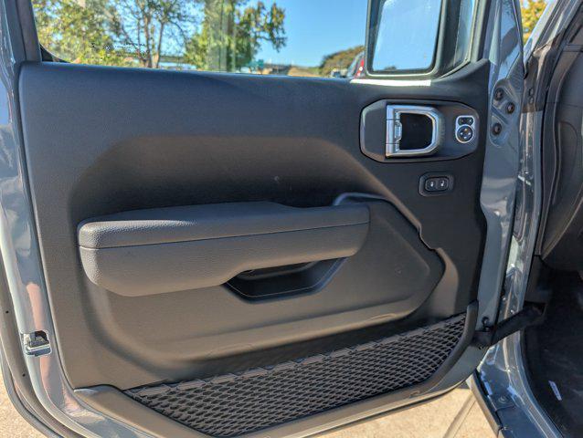 new 2025 Jeep Gladiator car, priced at $48,105