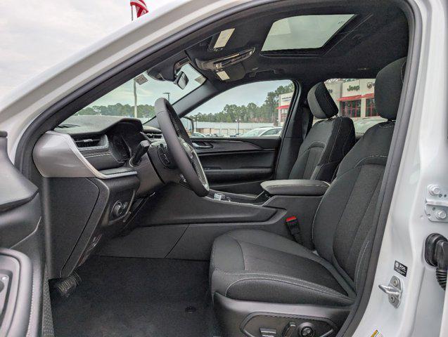 new 2025 Jeep Grand Cherokee car, priced at $43,580