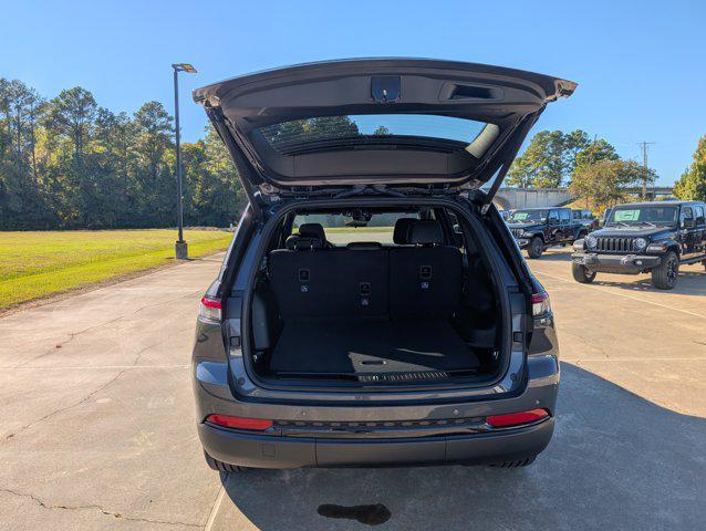 new 2025 Jeep Grand Cherokee car, priced at $39,546