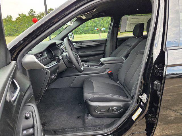 new 2025 Jeep Grand Cherokee L car, priced at $42,050