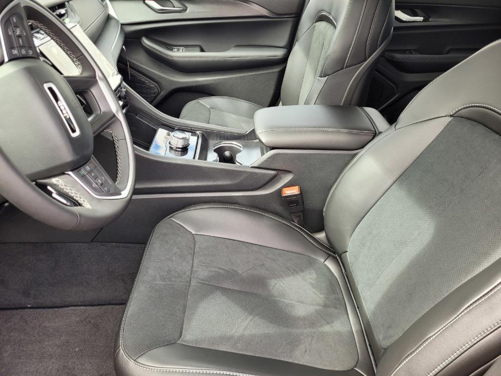 new 2025 Jeep Grand Cherokee L car, priced at $48,870