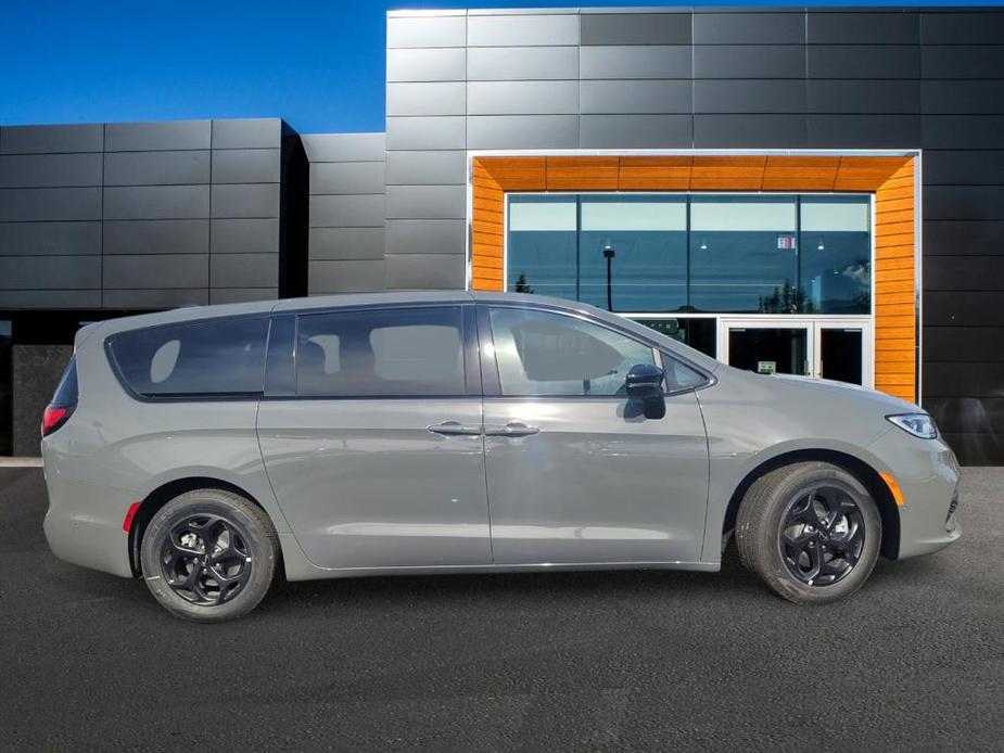 new 2023 Chrysler Pacifica Hybrid car, priced at $52,600