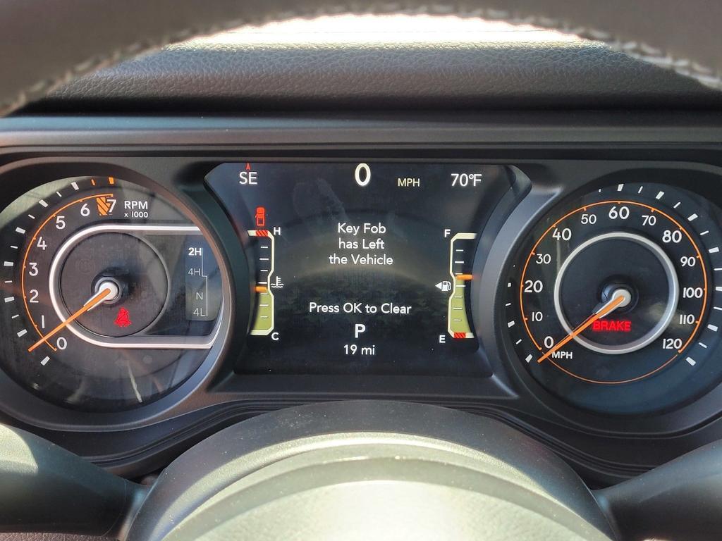 new 2025 Jeep Gladiator car, priced at $48,090