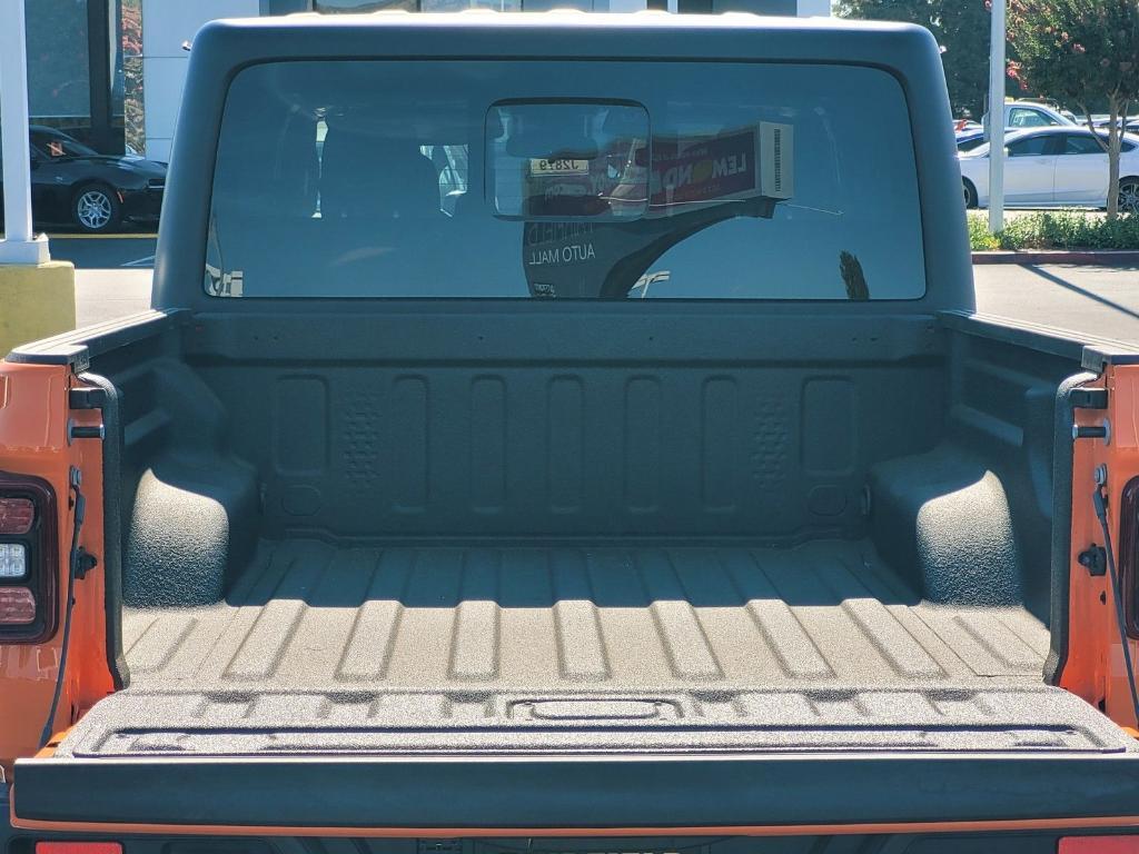 new 2025 Jeep Gladiator car, priced at $48,090