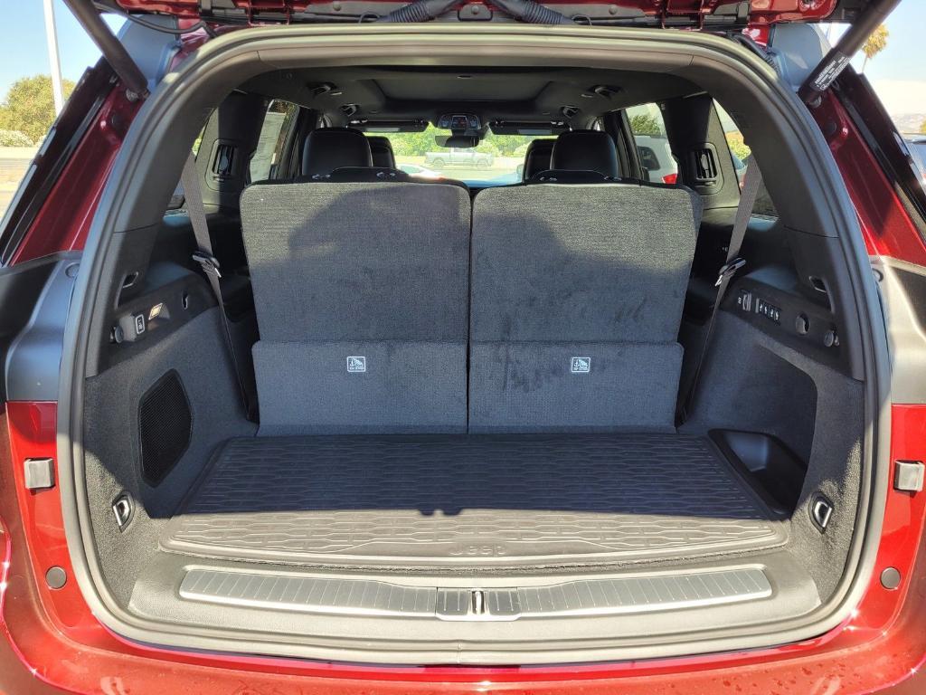 new 2025 Jeep Grand Cherokee L car, priced at $58,882