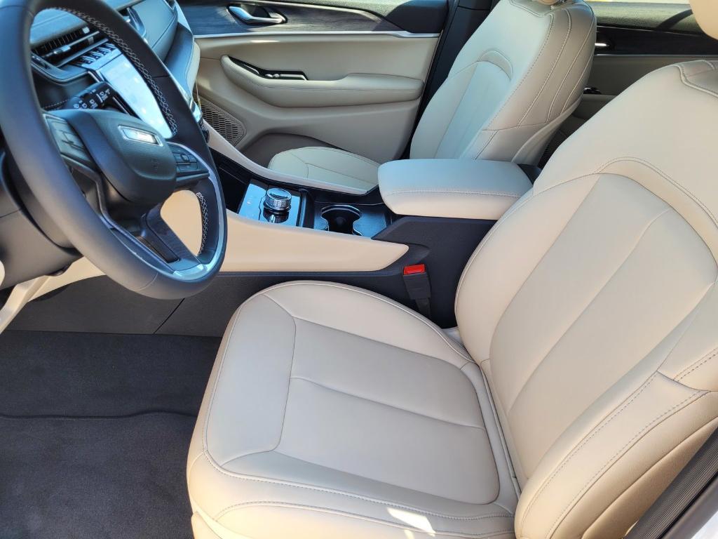 new 2025 Jeep Grand Cherokee L car, priced at $49,392