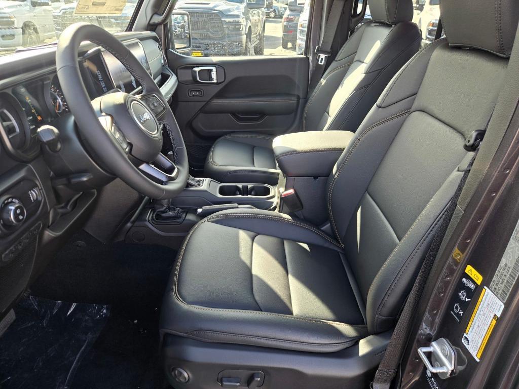 new 2025 Jeep Gladiator car, priced at $47,160