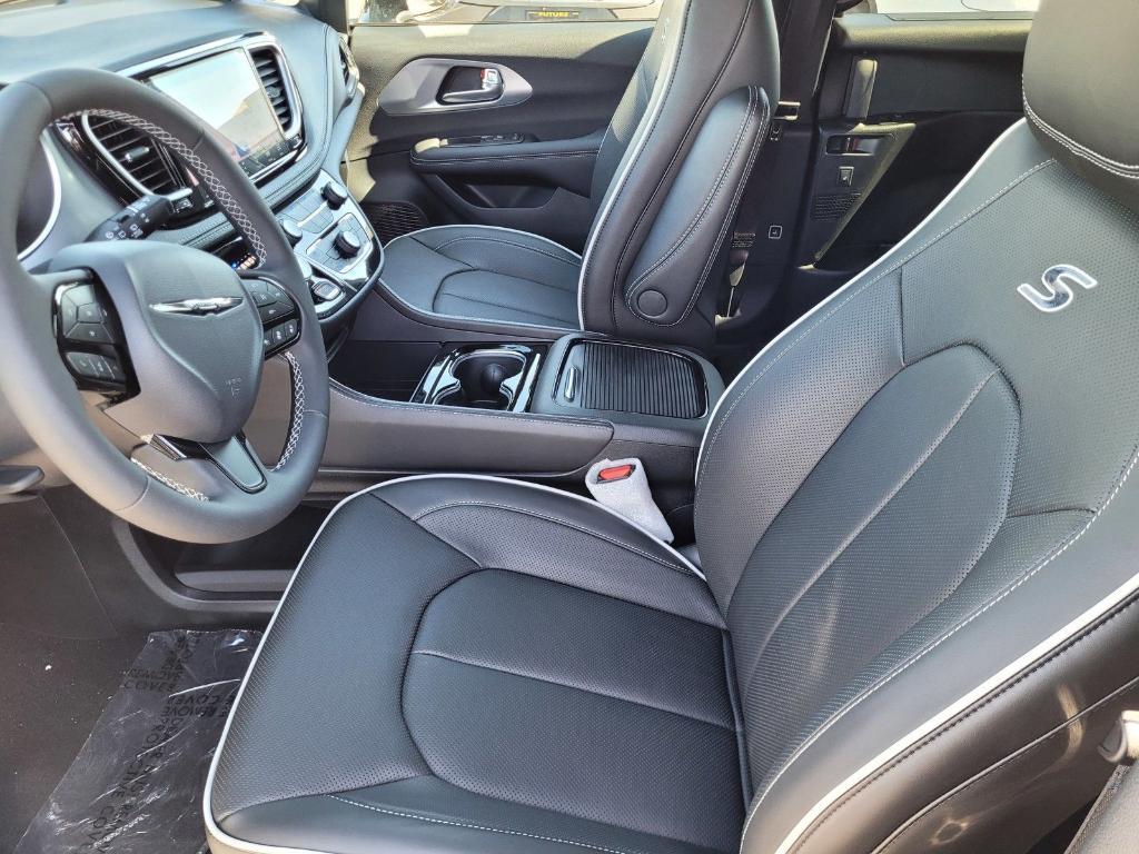 new 2026 Chrysler Pacifica car, priced at $51,272