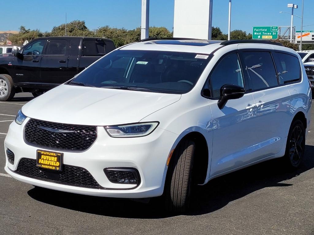 new 2026 Chrysler Pacifica car, priced at $51,272