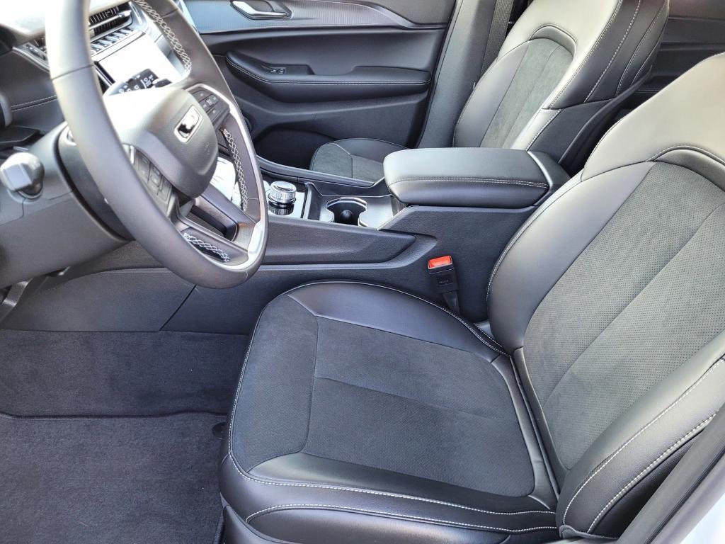 new 2025 Jeep Grand Cherokee L car, priced at $48,275