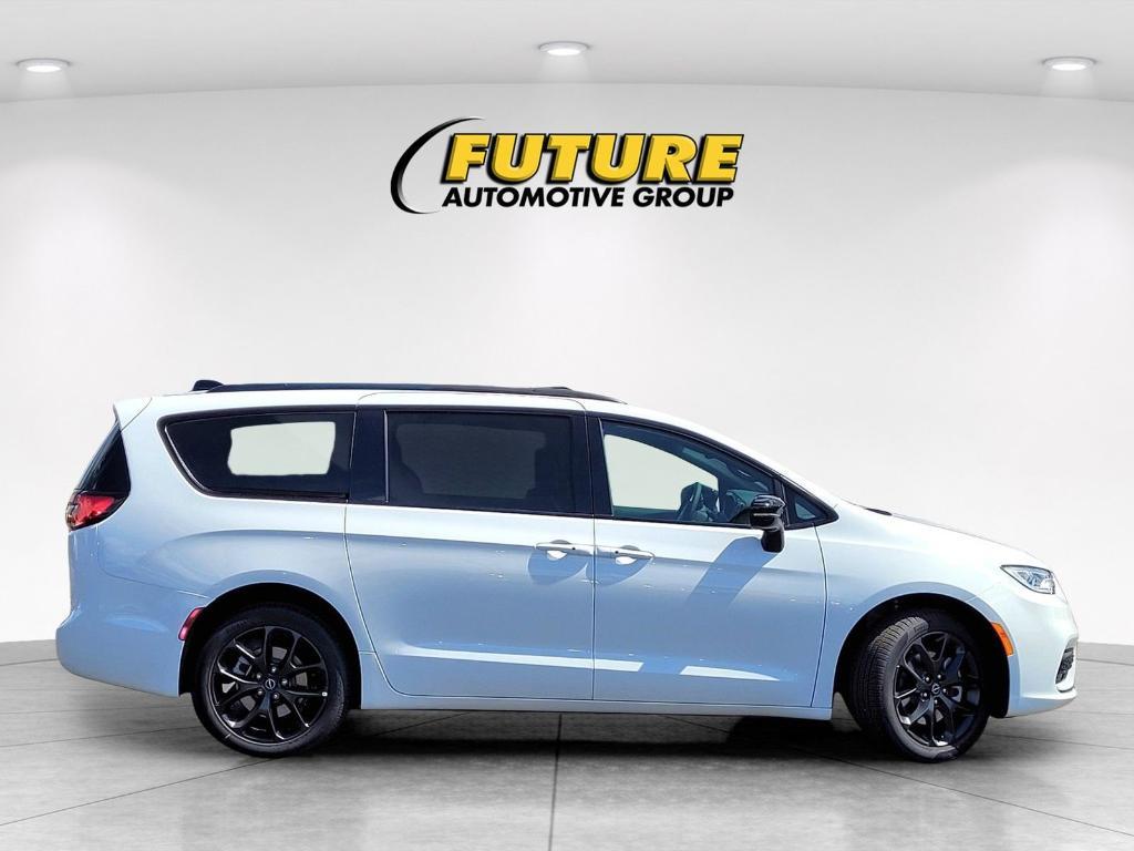 new 2026 Chrysler Pacifica car, priced at $53,977