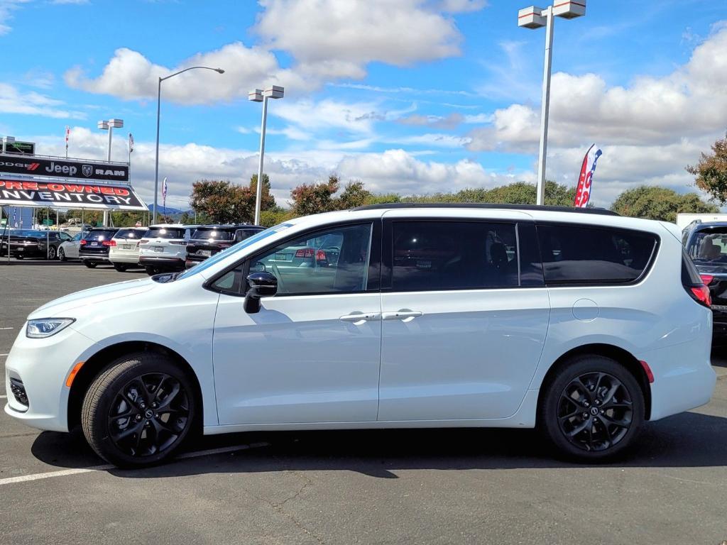 new 2026 Chrysler Pacifica car, priced at $53,977