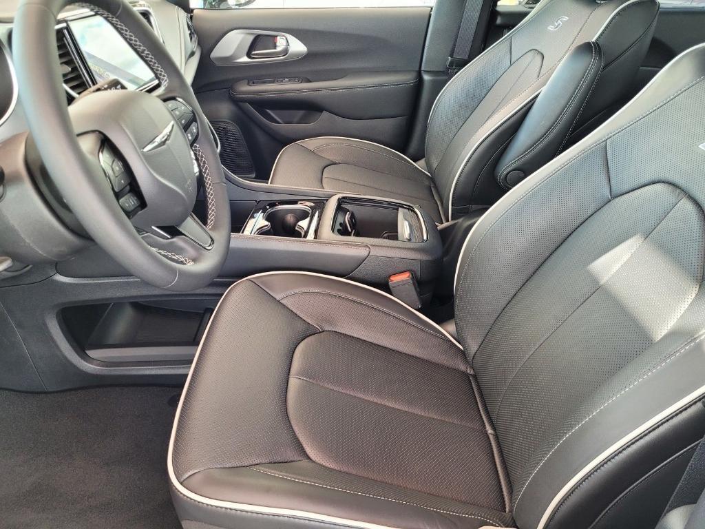 new 2026 Chrysler Pacifica car, priced at $53,977