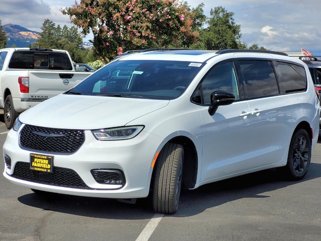 new 2026 Chrysler Pacifica car, priced at $53,977