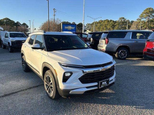 new 2025 Chevrolet TrailBlazer car, priced at $27,475