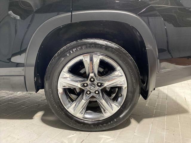 used 2019 Toyota Highlander Hybrid car, priced at $28,580