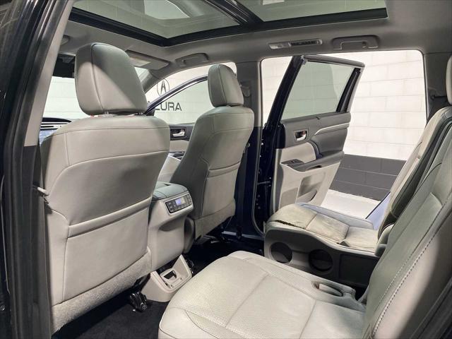 used 2019 Toyota Highlander Hybrid car, priced at $28,580