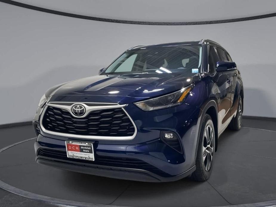 used 2021 Toyota Highlander car, priced at $30,500